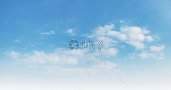 有白云地貌背景的蓝色天空堂蓬松的闪亮图片