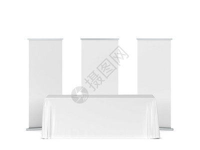 白色背景上孤立的三张插图纸旁挂着滚动横幅的空白交易桌布扔产品贸易展览会图片