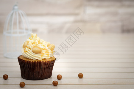 Cupcake饼的装饰美极了光亮明AF点选择卡路里自制棕色的图片