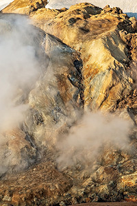 冰岛Kerlingarfjol地热区太阳升起在光明媚的夏日冰岛Kerlingarfjol地热区冰岛太阳升起颜色蒸着户外图片