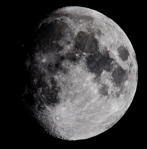 天文陨石坑月亮关闭时显示球表面的细节月亮光图片