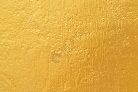 结构体坚硬的水泥墙纹理背景上的金漆叶子图片