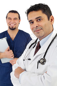常设萨姆纳斯两人一起站在微笑的医生照片Focus由右侧医生拍摄图片