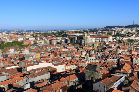 从葡萄牙CleligosTower看到波尔图历史中心空观察美丽的城市图片