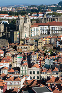 城市景观旅行塔从葡萄牙CleligosTower看到波尔图历史中心空观察图片