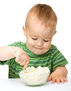 吃米饭的小男孩图片