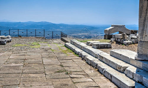 脚步世界佩加蒙土耳其古希腊城市佩格蒙Pergamon的废墟在土耳其普格蒙古城阳光明媚的夏日图片