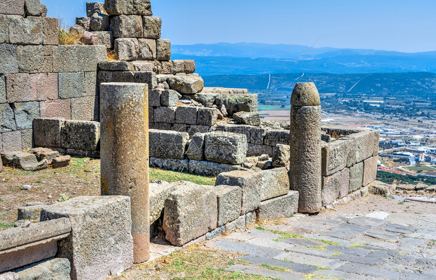 火鸡土耳其古希腊城市佩格蒙Pergamon的废墟在土耳其普格蒙古城阳光明媚的夏日文化考古学图片