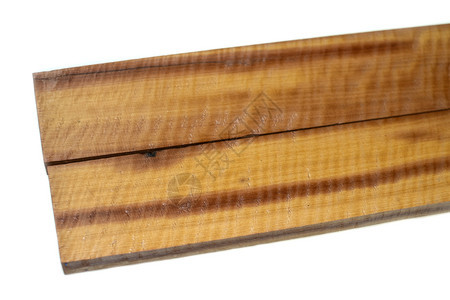 锯过的枫日志木材条纹为手工艺做准备图片