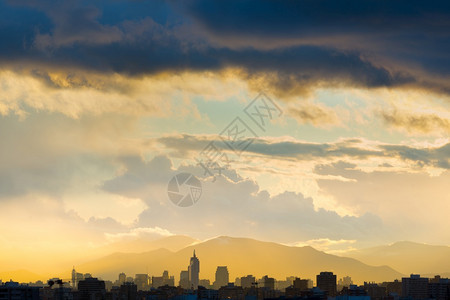 山美国人智利圣地亚哥市中心的天际线城市图片