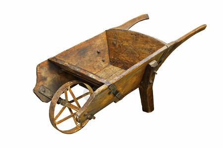 木板目的独轮车被白本底Thie孤立的土制历史轮车手推是用木头做成的稀有小树丛图片