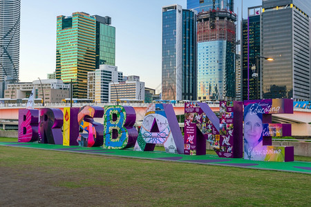 旅行澳大利亚布里斯班2019年5月21日布里斯班在澳大利亚黄昏时分在南岸举行G20文化庆祝活动公园地标背景图片