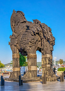 支撑旅游土耳其卡纳莱Canakkale072319土耳其卡纳莱特洛伊木马雕像夏季早晨在土耳其卡纳莱特洛伊木马历史图片