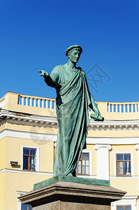 乌克兰敖德萨奥第一纪念碑市长DukedeRichelieu的纪念碑182年开放古老的夏天花圈图片