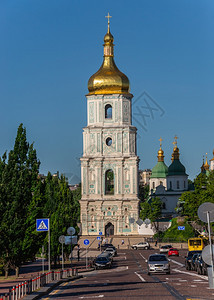 乌克兰基辅0712乌克兰基辅圣索菲亚广场上的圣索菲亚大教堂在阳光明媚的夏日早晨乌克兰基辅圣索菲亚广场上的圣索菲亚大教堂旅行建造天图片