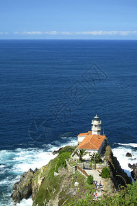 历史水海浪CudillerosLigthhouseCliffsandHugeRocksCudillero阿斯图里亚西班牙欧洲图片