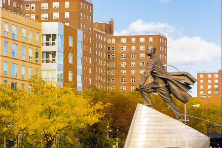历史旅行美国纽约2016年月日小亚当克莱顿鲍威尔的雕像1945年至70在国会代表哈莱姆人城市图片
