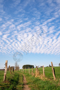 德国伯吉斯州BergischerPanoromasteig长途徒步远足的全景观天空风优美图片