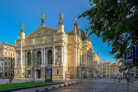 镇乌克兰利沃夫0721SolomiyaKrushelnytskaLviv乌克兰国立歌剧和芭蕾舞团学术剧院在乌克兰利沃夫一个阳光明图片