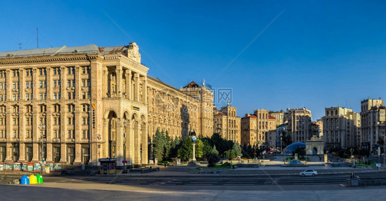 旅行晴天发现乌克兰基辅0712乌克兰基辅MaidanNazalezhnosti附近Khreshchatyk街的主要邮局在一个阳光图片