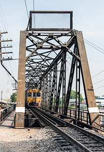 旧钢桥横跨泰国城市的河口工业旅行移动图片