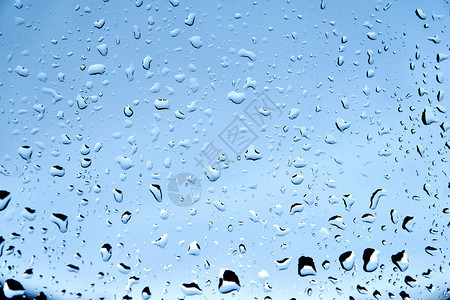 窗口上的雨滴寒冷水质地图片