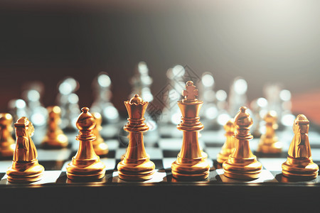 战略成功商业领导者概念的象棋游戏赢骑士图片