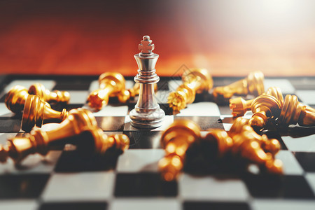 数字赢桌子成功商业领导者概念的象棋游戏图片