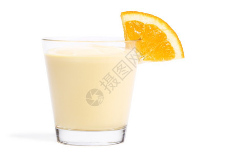 糖光滑的白底奶昔上橙子白色背景的奶昔上橙子甜点图片