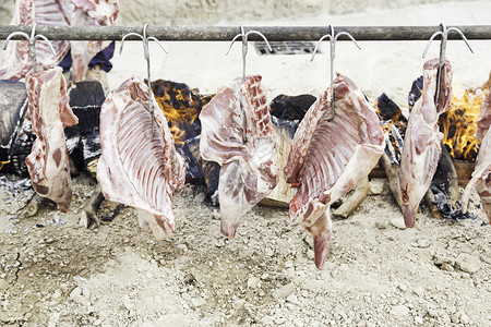 牛扒绿色午餐烧烤牛肉碳火健康食品物背景图片