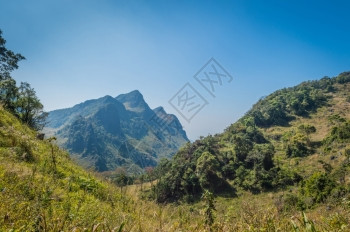 棕色的泰国清迈DoiLuangChongDao山自然公园景观土井垃圾摇滚图片
