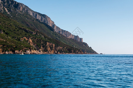 美丽的岛屿海面图片