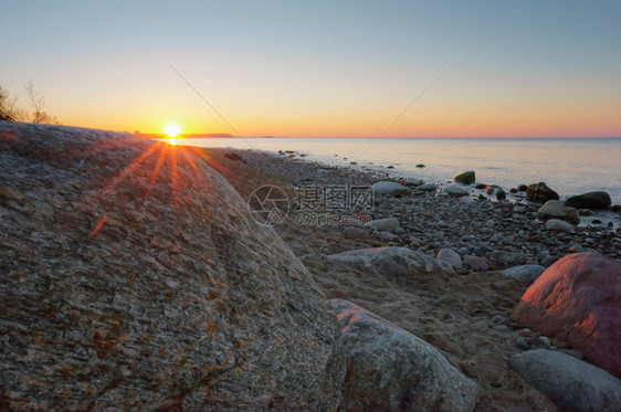 海上的落日夕阳图片