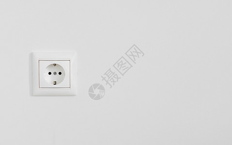 供应白色石膏墙上的电路插座与复制空间连接出口保护图片