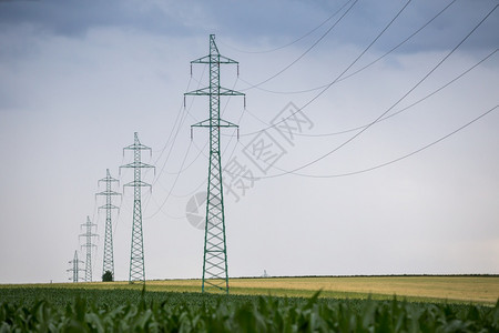 危险环境网络高压电力线图片