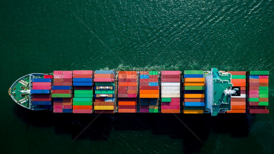 船只进口重的集装箱船航行海洋商务货物流服和国际集装箱船在海运中的输鸟瞰集装箱载货物运图片