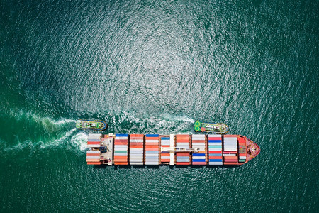 角度多于工业的集装箱船航行海洋商务货物流服和国际集装箱船在海运中的输鸟瞰集装箱载货物运图片