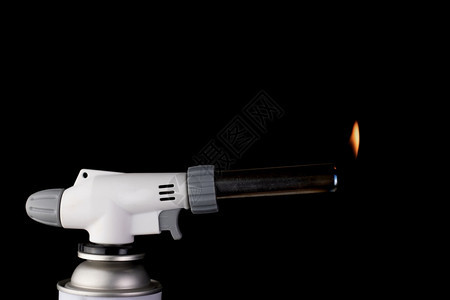 刻录机热的黑色背景火焰点炉燃烧器煤气喷射火炬图片