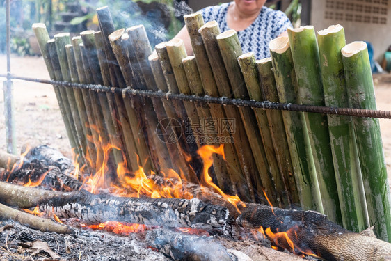 热的粘稠茶林是泰国传统甜点ChaoLam是泰国传统甜品干枯图片