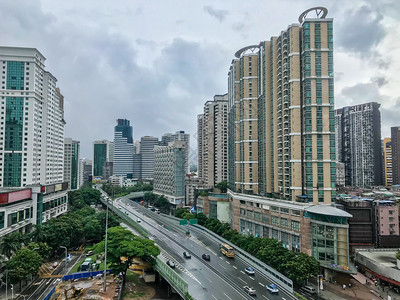 路快速地风湿清的空观光之夜城市的图片