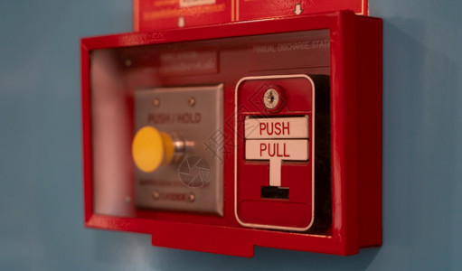 洒水器墙推安装在大楼中的紧急报警按钮在建筑物内安装的紧急警报按钮图片