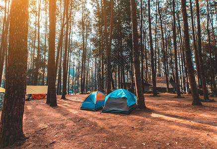 远足山区旅游帐篷露营图片
