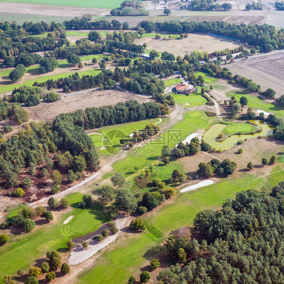 树北德地区高尔夫球场的空中景象园丁草地图片