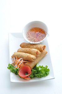油炸茶香脆越南春卷或加满地鸡虾胡萝卜塔罗根和洋葱的ChaGio泰国图片
