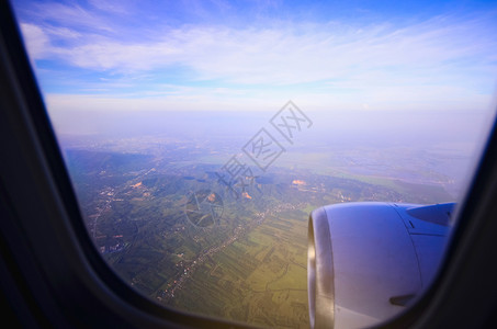 从飞机空中看天从窗户中运输概念云景夏天白色的图片