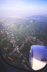 环境清除景观从飞机空中看天从窗户中运输概念图片