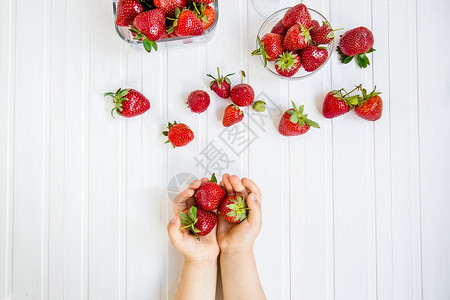 草莓拼成的形状图片
