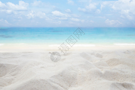 派对晴天泡沫热带暑假旅行概念中的桑迪海边沙滩图片