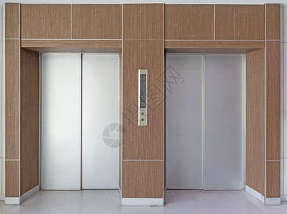 办公大楼内电梯门或钢铁优雅光滑里面图片