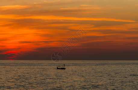 渔民海洋假期土耳其的日落和渔船图片